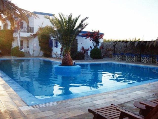 Amfitrion Hotel Vári Extérieur photo