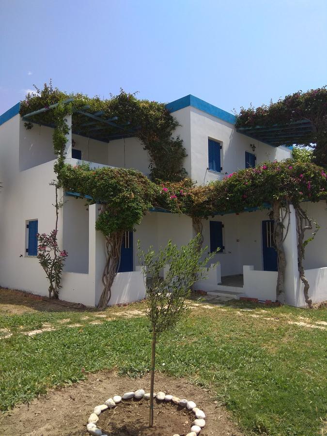 Amfitrion Hotel Vári Extérieur photo