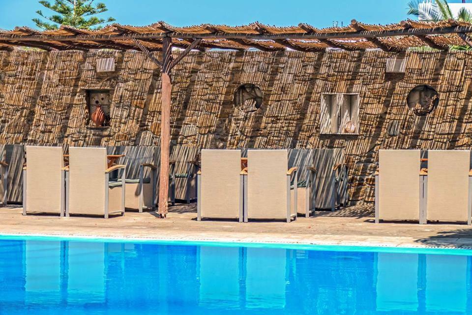 Amfitrion Hotel Vári Extérieur photo