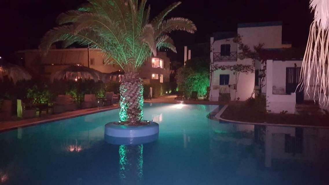 Amfitrion Hotel Vári Extérieur photo