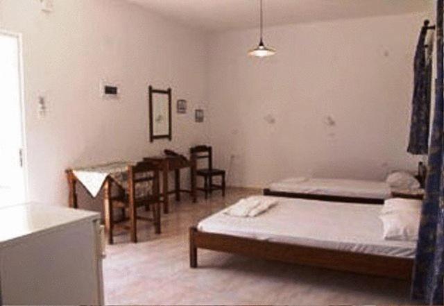 Amfitrion Hotel Vári Chambre photo