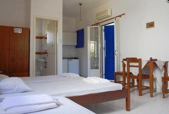 Amfitrion Hotel Vári Chambre photo
