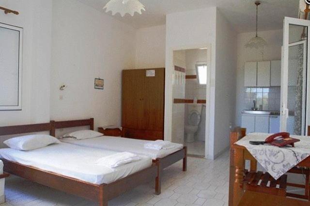 Amfitrion Hotel Vári Chambre photo