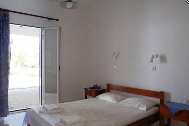 Amfitrion Hotel Vári Chambre photo