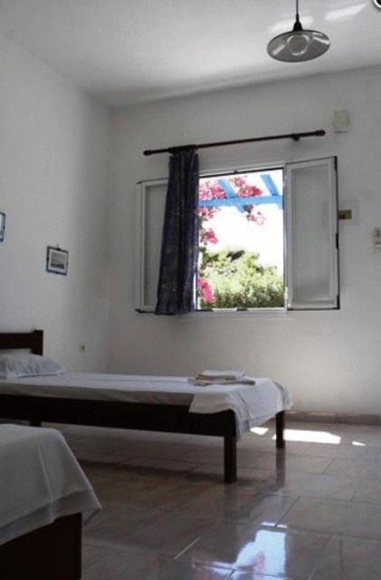 Amfitrion Hotel Vári Chambre photo